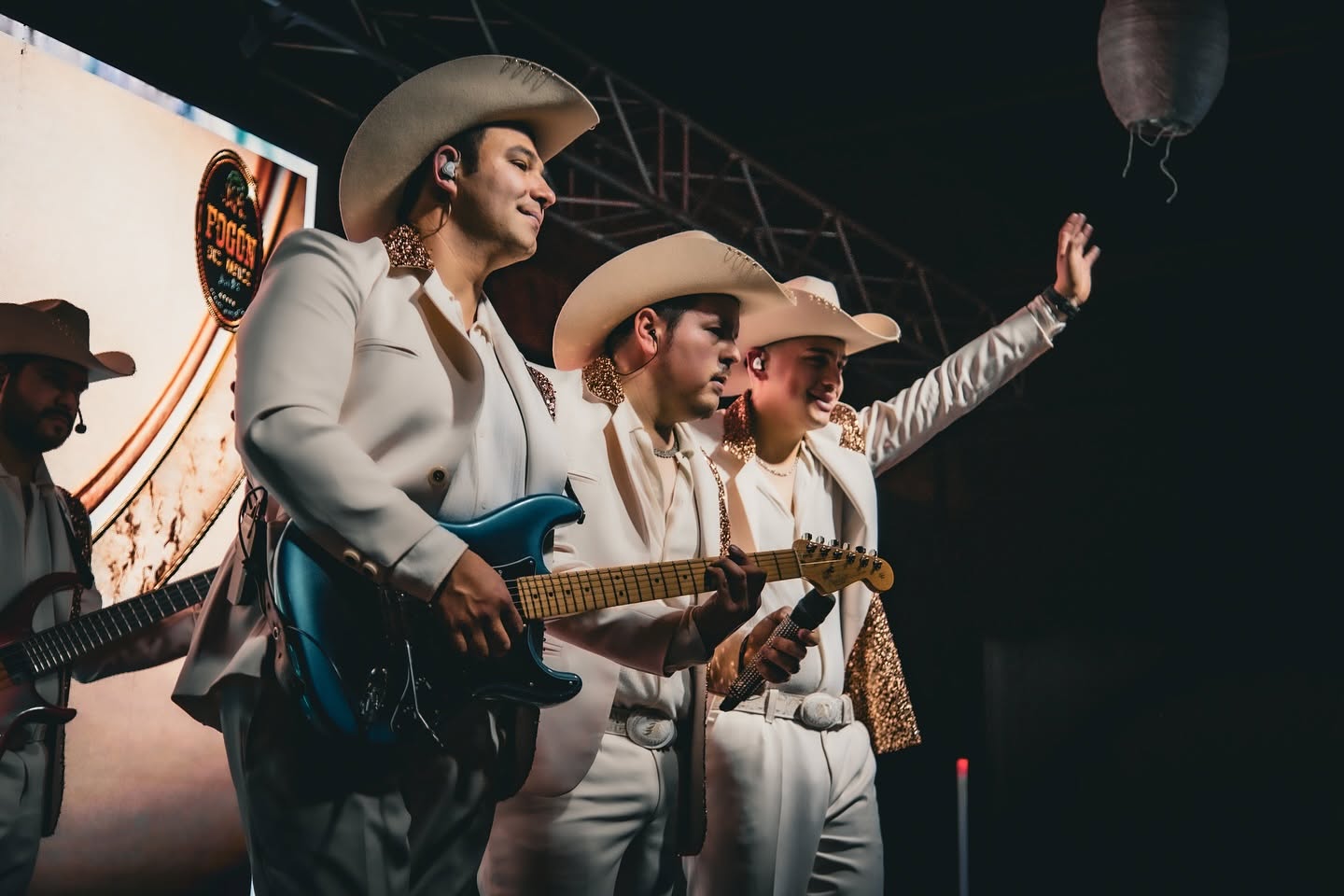 Los Potros del Sur en presentación en vivo