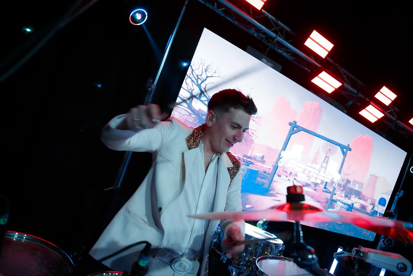 Baterista de Los Potros del Sur en escenario